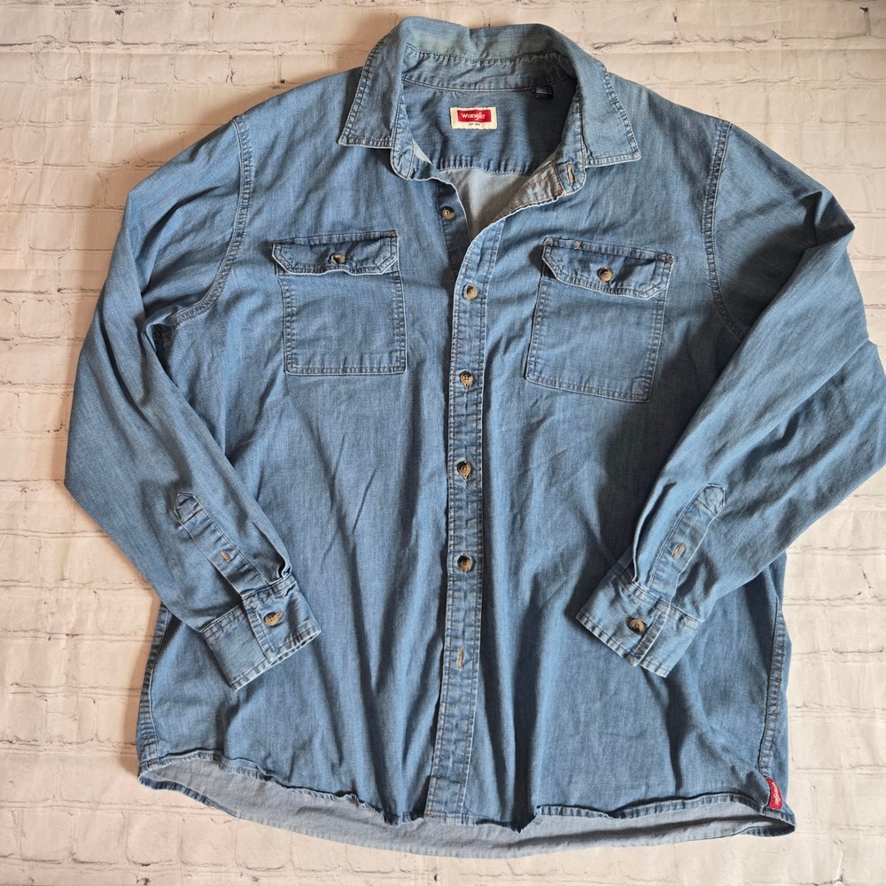 vintage Wrangler Mens 2XL blue Denim Shirt  Button Down Cotton western work wear